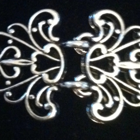 filligree cloak clasp in silver - Picture 2 of 4